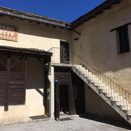 Hostel Maison St-pierre *